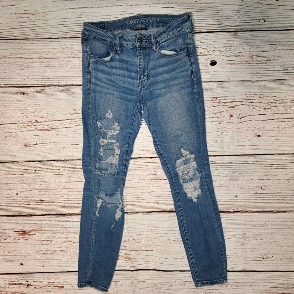 AMERICAN EAGLE Distressed Jegging Jean